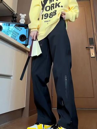 今年都在穿的冲锋裤,三防面料,防风防水,男女同款,百搭不挑人#ootd穿搭 #男女同款 #冲锋裤 #裤子推荐
