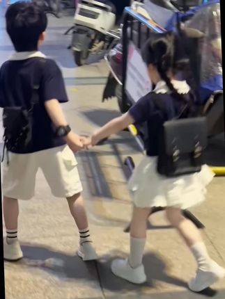 回头率拉满的学院风兄妹款套装~上身太好看啦#萌娃穿搭 #高品质童装 #骗你生女儿 #男孩子也要有衣品