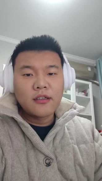 这个时代,最危险的不是收益低,而是被别人“高收益的故事”拖进不属于你的风险结构里。#纳斯达克100#标普500