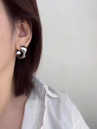 戴上显简约气质的银色耳环!小众高级又百搭!上耳显脸瘦#时尚饰品 #饰品分享