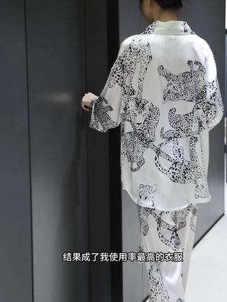 超显气质‼️豹纹控真的爱了😭 #早秋冷冽又随性的气质穿搭 #早秋穿搭三分钟出门不是梦 #睡衣家居服 #早秋通勤出游穿搭一起拿捏 #早秋秀场抄作业告别路人感