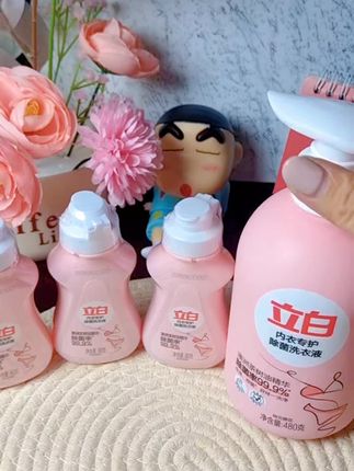 #立白#内衣洗衣液 立白内衣洗衣液,专为女性设计,温和亲肤,不刺激。能轻松去除血渍、污渍,高效清洁,守护私密健康。#洗护好物 #香氛洗衣液#浴室好物