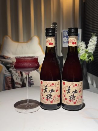 #强烈推荐 通化长白山老山楂酒!中秋聚会微醺快乐搭子~配料表干净!甄选长白山山楂鲜果古法工艺酿造~入口清新鲜甜、冰凉清爽、酸甜可口~不苦不涩不甜腻!六份酸四份甜~巨好喝~#快来一起尝个鲜 #酒蒙子的日常 #微醺时刻 #口感特别好