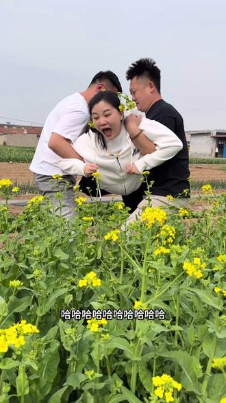 一点也没采到,根本憋不住
#小蜜蜂来了 #采蜜的小蜜蜂 #油菜花 #哈哈哈 #农村趣事