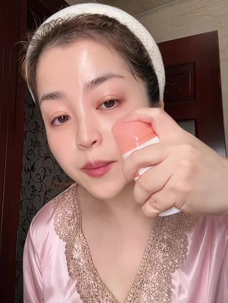 小孩姐用的面霜,这个季节真的是一用一个不吱声,性价比太高了#护肤好物 #沙棘果面霜 #面霜推荐 #秋冬面霜