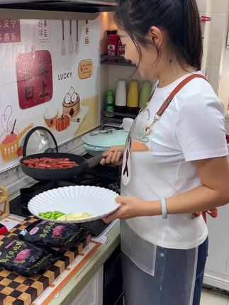烤肉店同款的韩式风干肠 肉质细腻 味道和饭店的一样 巨好吃#风干肠#下酒菜#韩式风干肠 #烤肉#大人小孩都爰吃