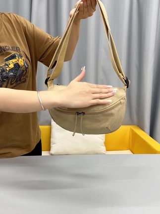 出门背它真是太方便了,旅行爬山骑行一定要背的斜挎胸包!关键是容量也很大 !#出门必备 #骑行 #胸包