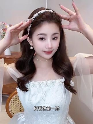 正戴反戴都好看的发箍你见过吗?固定碎发刘海,戴发箍也不影响戴眼镜的呢!提高颅顶显发量,整个一个头包脸的效果轻松拿捏!#发箍#发箍这样戴好美 #碎发整理 #碎发整理神器 #夏天必备