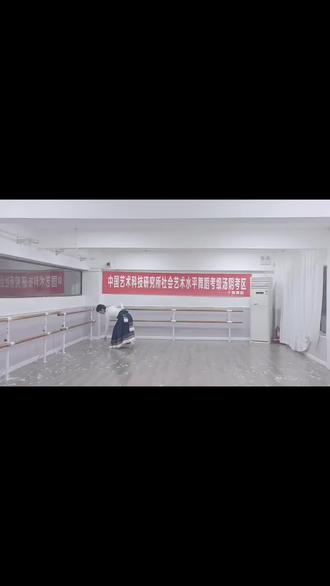 中国舞考级
10级班冯妍
10级独舞展示,藏族舞《祷》#舞蹈课堂实录 #努力让自己发光