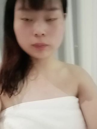 现在连喜欢的资格都没有，任何男的也不会喜欢我，因为人与人之间就是价值互换，就是利益往来
