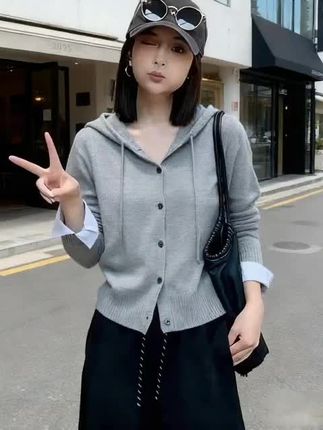 灰色连帽长袖针织开衫外套女2025新款韩系早秋穿搭衬衫袖拼接上衣#裙子 #穿搭分享 #女生运动衣 #每日分享