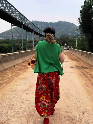 我家的高粱丰收在即,一亩地能产1500斤,回娘家报喜来小西庄村,这一开心不知怎么迈步😀😀😀#乡村田野 #农村欢乐多 #小西庄村