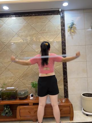 回复 @是个胖胖的评论 练背的过程很酸爽,刷到的姐妹就赶紧起来练吧,不要又在床上扑腾两下了,每天坚持200个,真的可以对付脸垮又可以提升气质!#健身 #美背 #练美背 #练背 #肩背训练