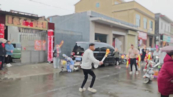 心头火焰 口可吐火 #社火 #舞狮 #喷火表演