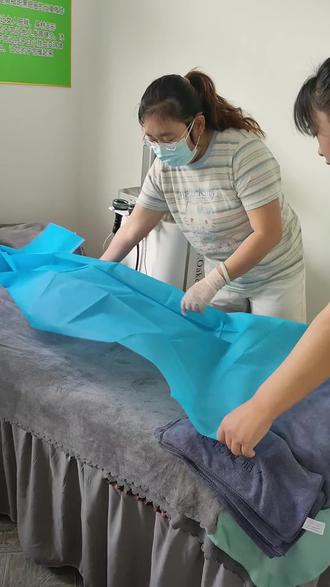 来禾悦丽人,只要36.8元就能体验10次,男女通用,全程没有任何隐形消费,专业手法热敷腹部,热热乎乎渗透到位,帮你把身上“多余的负担”舒舒服服地请走,腰腹轻盈,穿衣自信,来这里找到属于自己的轻松状态!地址:陕坝御龙城售楼部正对面,本次活动由香永欣企业策划宣传。#香永欣企业策划宣传#杭锦后旗禾悦丽人