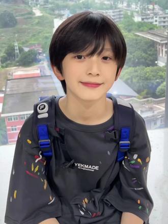 回忆里想起模糊的小时候#陈浚铭#我们的爱