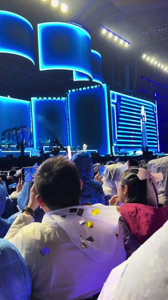 一整个宇宙 换一个天后 #梁静茹 #演唱会
一整个宇宙 换一个天后
除了她 还有谁能唱情歌