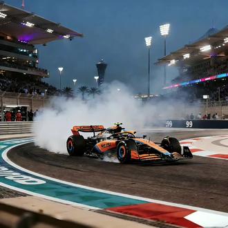 阿布扎比白烟起:诺里斯引擎爆缸… 阿布扎比 白烟起:诺里斯引擎爆缸 _#诺里斯
夜色中的亚斯码头赛道灯火如昼,巨大的屏幕上循环播放着排位赛成绩单——诺里斯以0.032秒的优势夺杆,潘子、皮亚斯特里分列二三位,拉塞尔排在第四。
正牌五盏红灯熄灭,赛车如离弦之箭冲出起跑线。诺里斯守住一号弯,潘子紧随其后,拉塞尔在三号弯利用尾流超越皮亚斯特里升至第三。比赛过半,赛道温度攀升至42℃,诺里斯始终保持1.2秒左右的领先优势,引擎转速一次次逼近极限。潘子不断尝试在DRS区超车,却被诺里斯精准的防守化解。无线电里,迈凯伦工程师反复提醒:“注意引擎温度,别逼太紧。”诺里斯咬着牙回应:“我能控制。”
距离比赛结束仅剩6圈,诺里斯的领先优势突然缩小到0.5秒,潘子紧紧贴在他的尾流中。就在第9号弯出弯时,一道刺眼的白烟从诺里斯的赛车尾部喷涌而出——引擎因长时间高负荷运转突发拉缸故障 。赛车瞬间失去动力,诺里斯猛打方向盘将车停在缓冲区,他用力捶打着方向盘,声音带着颤抖:“不!为什么偏偏是现在!”赛道出示黄旗,潘子顺势领跑,拉塞尔、皮亚斯特里迅速跟上,原本的冠军争夺者就此遗憾退赛。
最后一圈,潘子牢牢占据领先位置,拉塞尔顶住皮亚斯特里的压力,三人保持着稳定的差距冲过终点线。当方格旗挥动的瞬间,潘子握紧拳头嘶吼庆祝,皮亚斯特里也露出了释然的笑容。而远处的迈凯伦车库里,诺里斯望着领奖台的方向,机械师们沉默地收拾着工具,“木瓜军团”的冠军梦,最终被引擎的白烟彻底浇灭。围场里有人低声议论:“这就是F1,极致速度背后,永远藏着未知的遗憾。”#阿布扎比大奖赛 #方程式赛车
(以上情节纯属虚构,一切以实际情况为准)