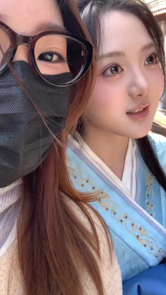 “第一天 在玻璃窗上出现你的笑脸~”@伍怡桥 #伍怡桥 #2025总结 #追星 #2026平安健康 #幸福