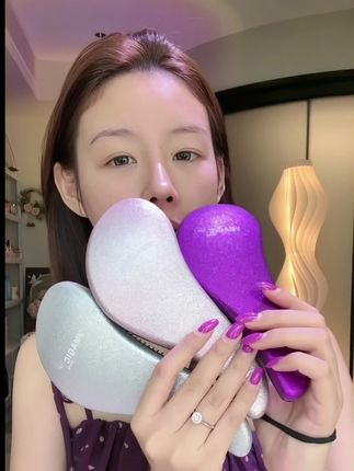 人手几把的王妃顺发梳新升级啦!配色更好看更高级,抗静电功能也升级了!#vmagiccare  #顺发梳 #平价好物 #做精致女人 #时尚