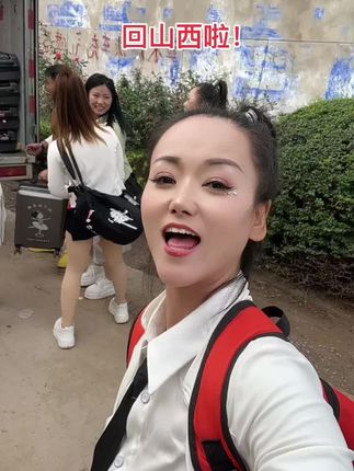 丫头们敲响蒲城啦!高兴高兴耶✌️✌️✌️……#努力的人最幸运 #团队精神@💃杨丫头💃 @抖音小助手