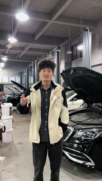 奔驰专场~机油保养真的只是换换机油吗?机油的标准是什么? #汽车保养与维修 #机油保养 #更换变速箱油 #发动机维修 #底盘异响
