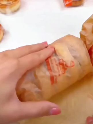 老式经典五仁月饼,巨好吃,掰开就是满满的果仁馅,一口咬下去酥软香甜,老式五仁的味道!真的太好吃啦!#月饼 #五仁月饼月饼#皮薄馅大,好吃又不便宜#a抖音小助手 #d0u十抖音小助手