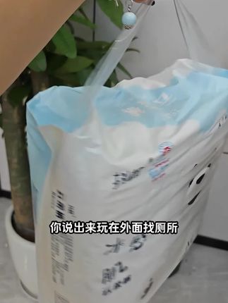 快快快!姐妹们赶紧去抢这个四十条的安睡裤!它现在是新品冲销量才有的价格,每条都是这种独立包装的,干净又卫生,而且还是这种加长加宽的设计,腰部弹力也很大,不会勒肚子。关键它的吸收能力还特别强,就算量再大也能快速吸收,保持干爽!刷到的姐妹赶紧冲!