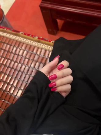 玫红色雀食显白 #美甲💅 #当你做了新美甲不知道怎么秀时 #秀美甲的正确方式