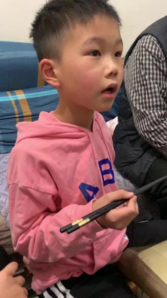 初一晚上的团圆饭,真材实料做出来好味道,我爸爸说的对,做好了,这些炒啥都好吃,太丰盛啦,一不小心又吃美了,整点小啤酒,喝的晕乎乎!微醺最快乐#记录真实生活 #亲子#家庭#美食#穿搭