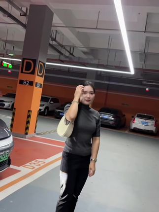 我大大方方为我的心动买单,我不后悔我做的任何决定,我需要反省的是,自己的眼光和见识,而不是怀疑,自己的真诚和善良,我爱谁,谁才会特别,所以不是你好,是我好。#高级穿搭 #春秋穿搭 #气质范