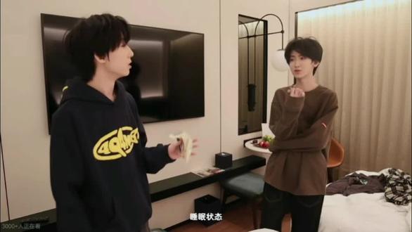 你们都来细品这个澳门查房 我要不行了 循环播放了n遍 我幸福晕了 我爱所有的澳门查房 我是世界上最幸福的小孩!#奇文 #左奇函杨博文 #q #w #物料