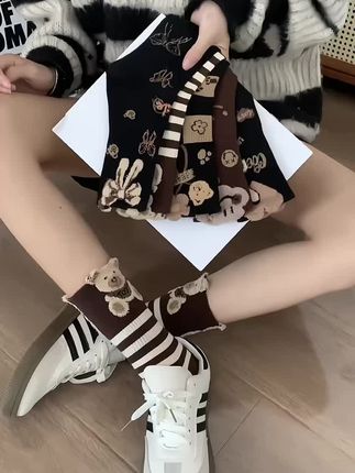秋天就要穿这样的小熊中筒袜,上脚舒适显腿长,五种颜色怎么搭配都好看#保暖又好看 #袜子 #中筒袜 #好穿又好搭