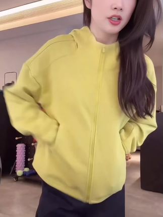 #秋季穿搭 #运动休闲#连帽外套#拉链外套#简约大气