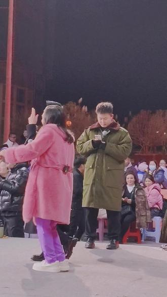 小油花来索图大舞台了👍#小油花太那扎 #索图#索图大舞 #拍摄现场