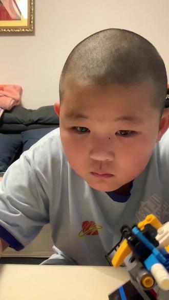 自己非要录个视频说要拼 也不知道拼得咋样哈哈哈#我们家臭小子 #我家这小子 #拼装积木