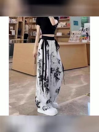 夏天穿它超凉爽!新款国风阔腿裤,包邮还能免费退哦~ 姐妹们!这个裤子真的太好穿了!!!而且还是包邮发货,还有运费险呢~可以放心冲啦~#面料柔软舒适#显高显瘦显腿长#面料舒适透气#百搭神裤#预制国庆出游穿搭