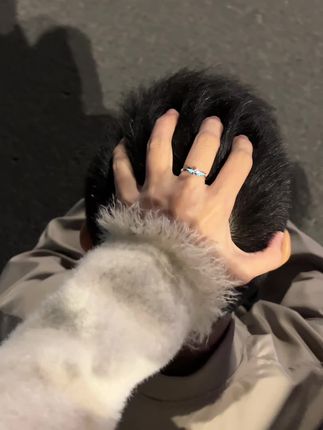 是我的女朋友,是我的女孩,是我未来的老婆,我疲惫的港湾,是我前进的动力,是我无条件偏袒和深爱的人,更是我想永远保护的人@#vana天使之翼对戒#我们俩#礼物