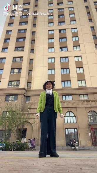 广场舞,春风勾起我思念,简单好看。