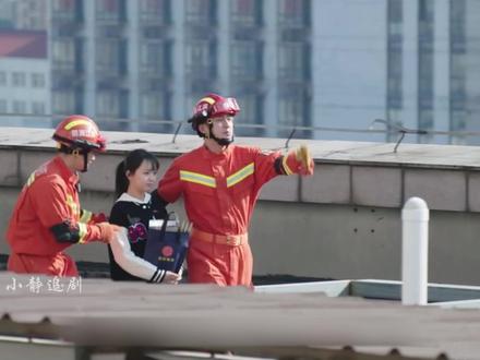 消防员蛢命救下的女孩,母亲却用一记耳光再次把她推向深渊#他从火光中走来 #黄景瑜 #好剧推荐 #影视解说 #因为一个片段看了整部剧