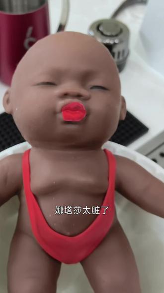 泡在咖啡沙滩里的娜塔莎你看过没有? 我最想做的事,就是在沙滩里面嗨…
(本视频出示的咖啡豆和用具均为练手道具,不用于食用)
#娜塔莎 #咖啡 #手冲 #vlog日常 #这届年轻人开始省着花了