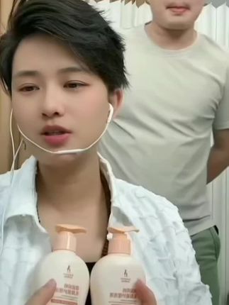 结婚过的都知道男士护理清洁更重要,分泌物多的,隔着裤子有异味儿的,总是黏糊糊潮湿的,用这款袋鼠妈妈专业为孕妈生产的护理液,温和清洁能力强,弱酸碱性植物萃取成份,使用后清爽干净,去除异味,孕妈产品成份安全,青少年也适用靠谱品牌,放心入#夫妻必备#私处护理液