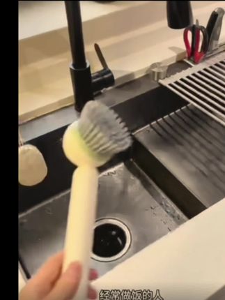 #创作灵感 刷锅按压式 一个洗碗不伤手多功能厨具用品方便好用。美食视频