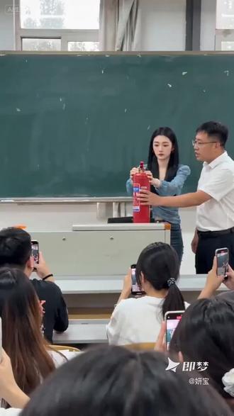 #即梦AI #即梦seedance2 #AI分身戏精大赛 #我的AI分身杀疯了#灭火器猫助阵