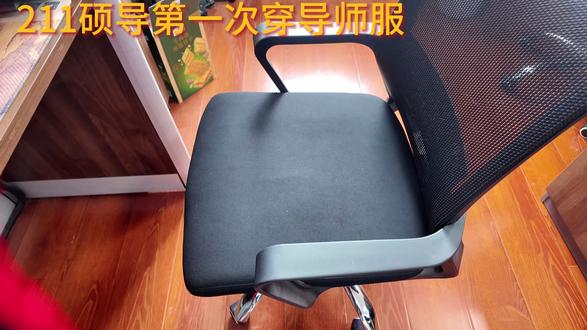 记录人生重要一刻!211 硕导第一次穿导师服全过程自拍 从前求学人,今朝引路人
一朝为师,一生期许
祝我的毕业生,此去繁花似锦
#硕导日常 #大学老师 #211 高校 #高校教师 #拨穗礼