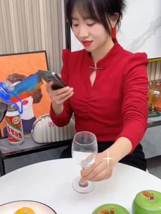 可乐饮料倒置器,防止碳酸流失,打开开关,即可享用美味,