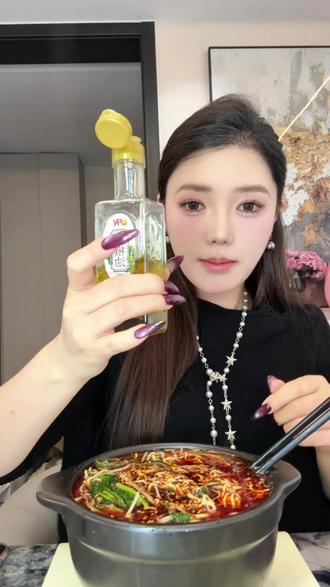 喜欢吃米线怎么能少了这款特麻藤椒油,鲜麻提香麻到嘴皮发抖#特麻花椒油 #过桥米线 #藤椒