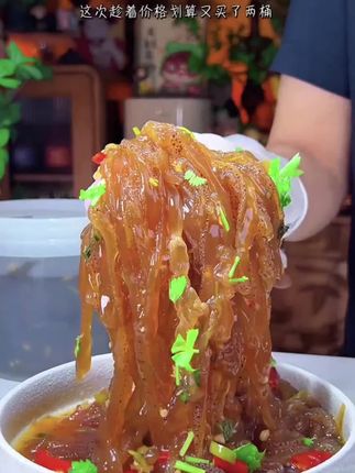 船小宇酸辣海蜇巨巨巨好吃!酸辣爽口,脆脆嫩嫩超入味儿。 #酸辣海蜇#海蜇丝#凉菜#凉拌海蜇丝#船小雨