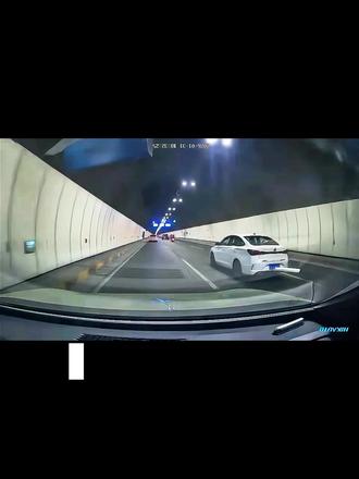 双碑隧道中的绝地求生,真是胆子大!#机车 #ocean哥 #堵车侠 #双碑隧道 #摩托车