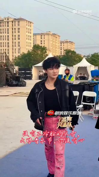 #周深#大眼音乐节#周深冷脸 大眼音乐节,你没有心,我们开开心心的来音乐节,结果我们得到的就是这种待遇吗?